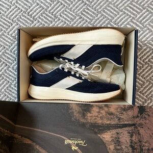 All Gender Eliot Runner Running Shoe - Navy/ Ivory - Regular (D)